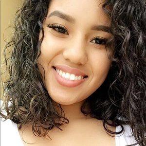 Meet your Posher, Perla